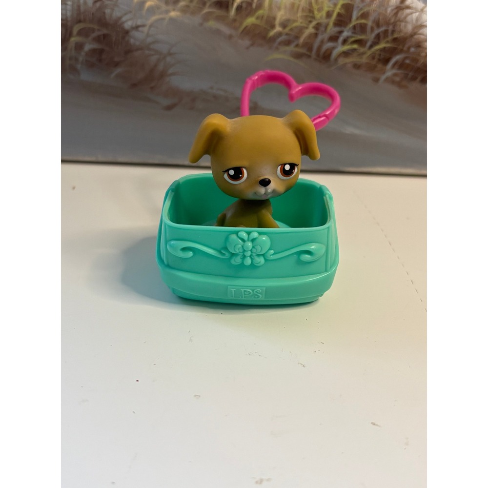 Littlest Pet Shop 2006 Hasbro McDonalds Chihuahua Dog Teal Basket Heart Clip Toy